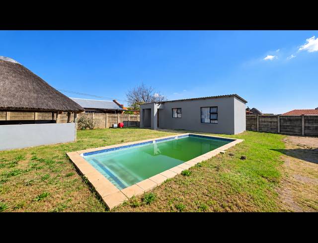 3 BEDROOM HOUSE FOR SALE IN RIVERSDALE